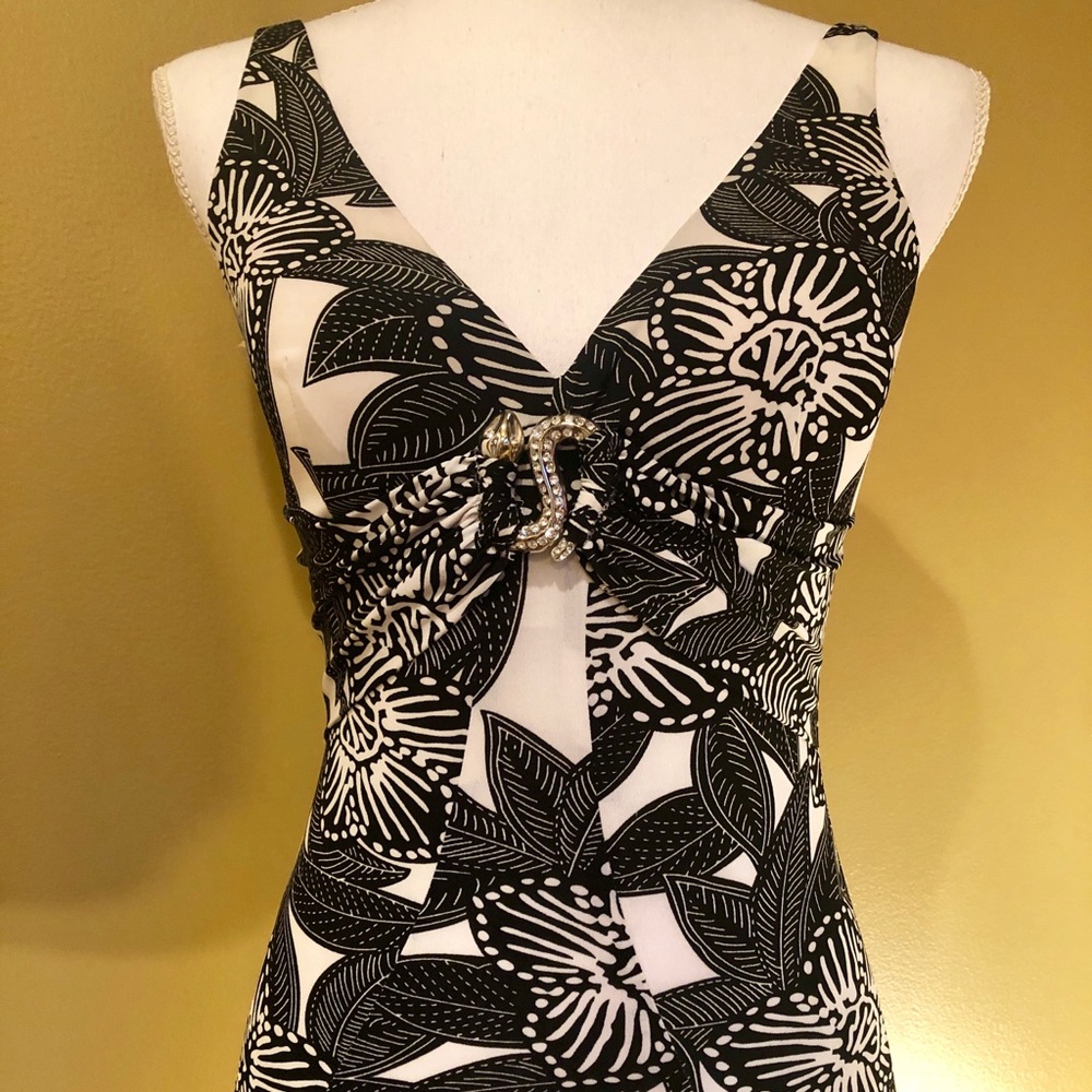 SALE•Beautiful Top w Center Crystal Snake